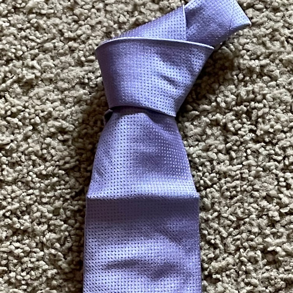 Light purple tie